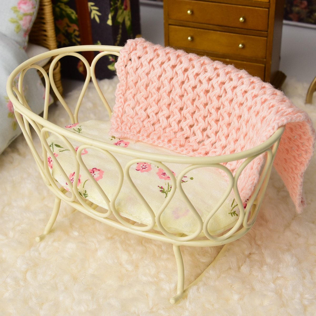 Wedding Hampers - سلة معدنية مصغرة محاكية للأثاث بمقياس