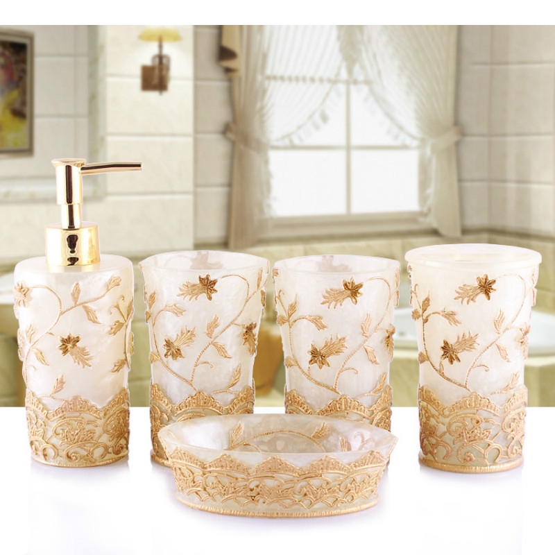 طقم حمام من الراتنج المنقوش عل - مراجعة Wedding Bathroom Supply Kit وسعره