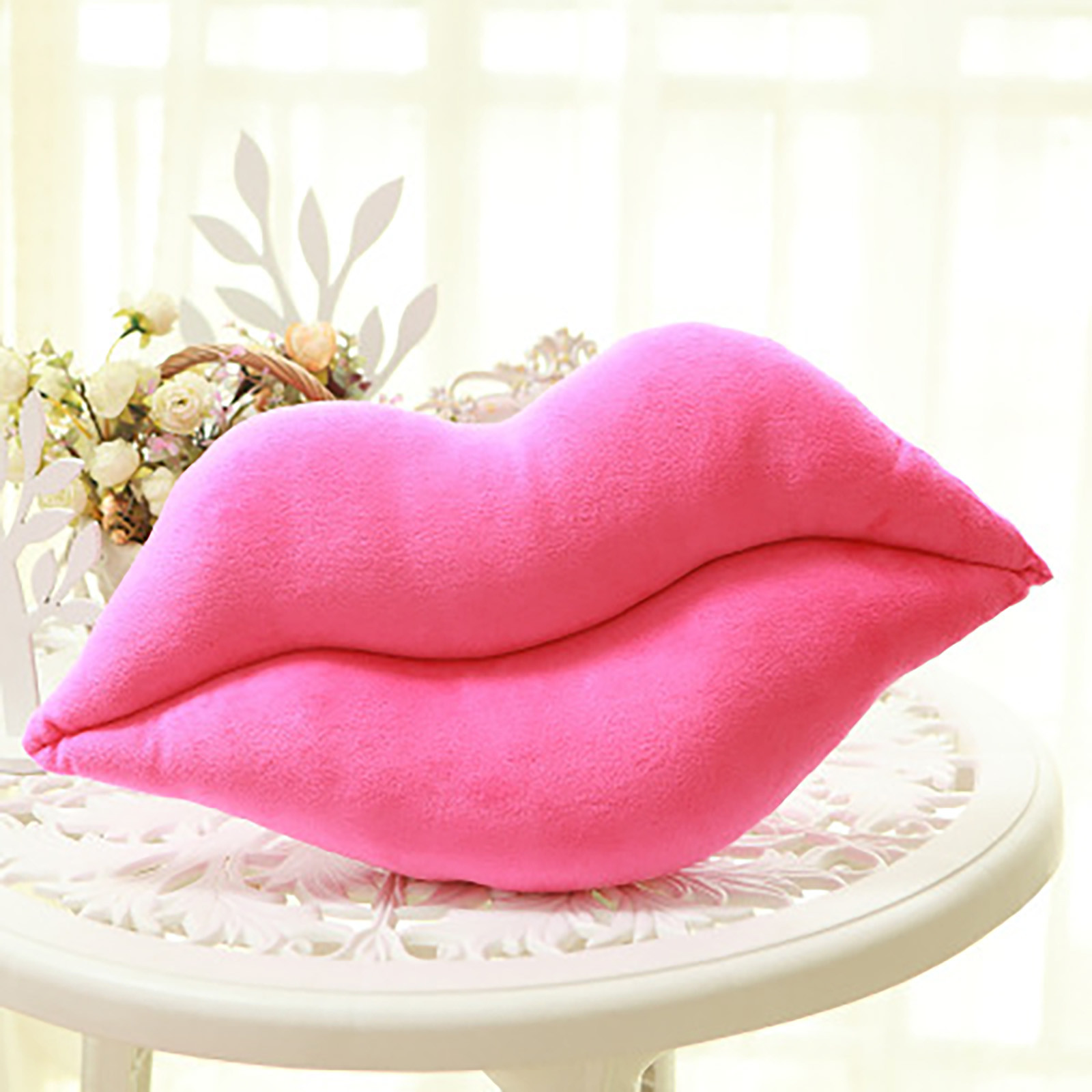 وسادة زينة لعيد الحب على شكل ش - مراجعة Wedding Hampers وسعره